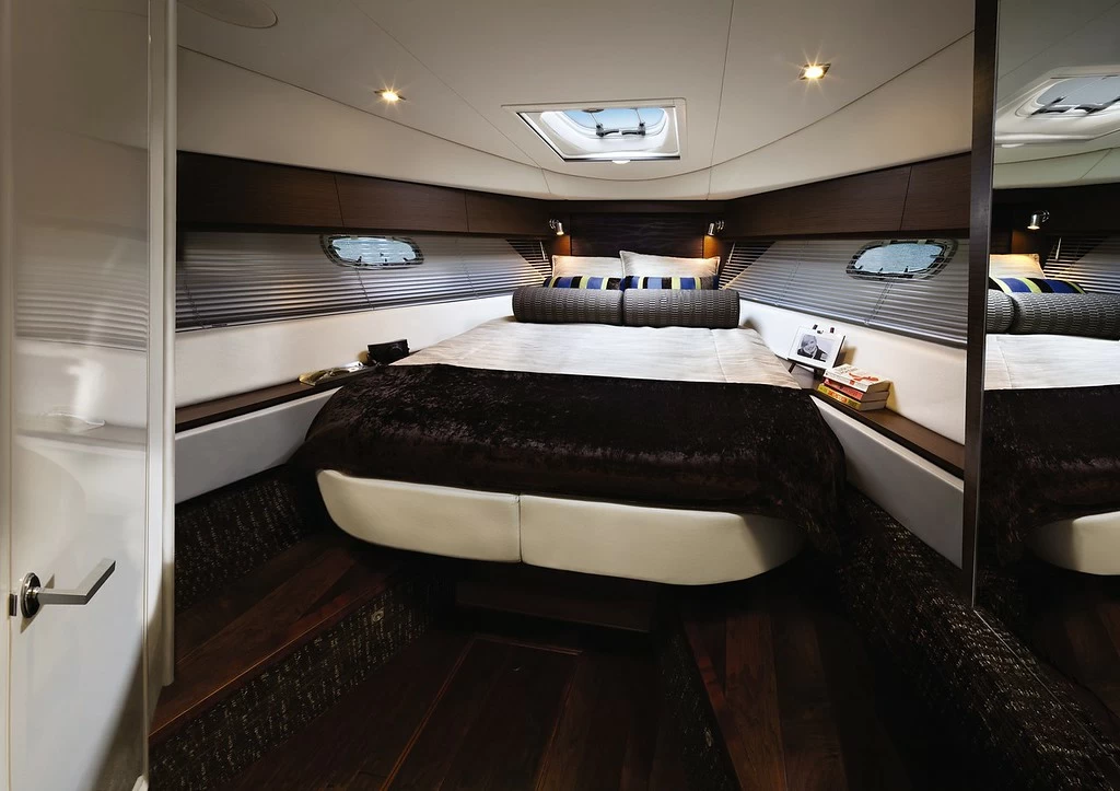 希瑞(SeaRay)410Sundancer运动游艇卧室
