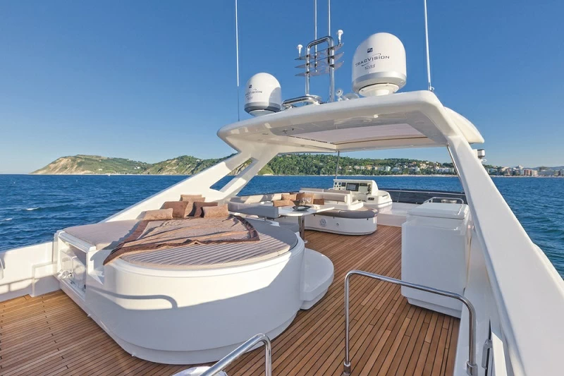 法拉帝(Ferretti)870大型游艇飞桥