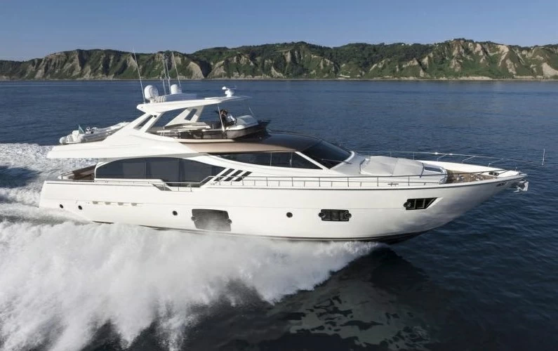 法拉帝(Ferretti)870大型飞桥游艇