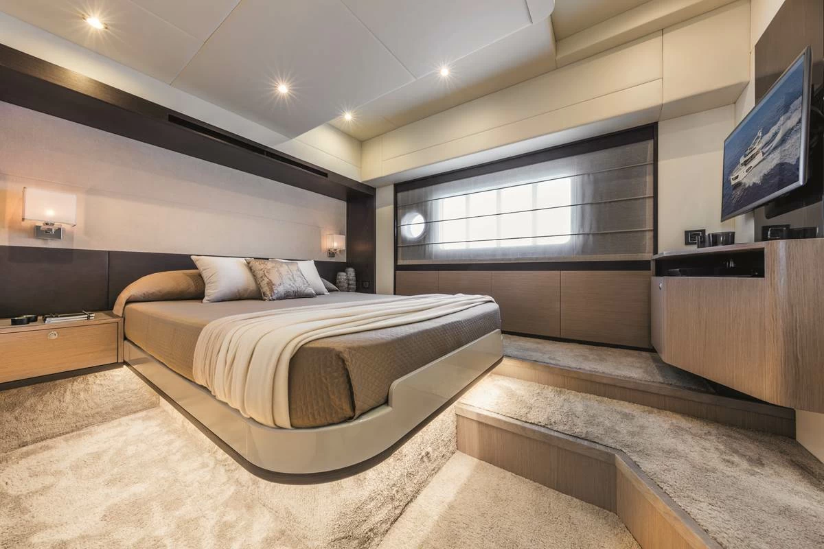 雅舶仕(Absolute)Navetta48飞桥游艇卧室