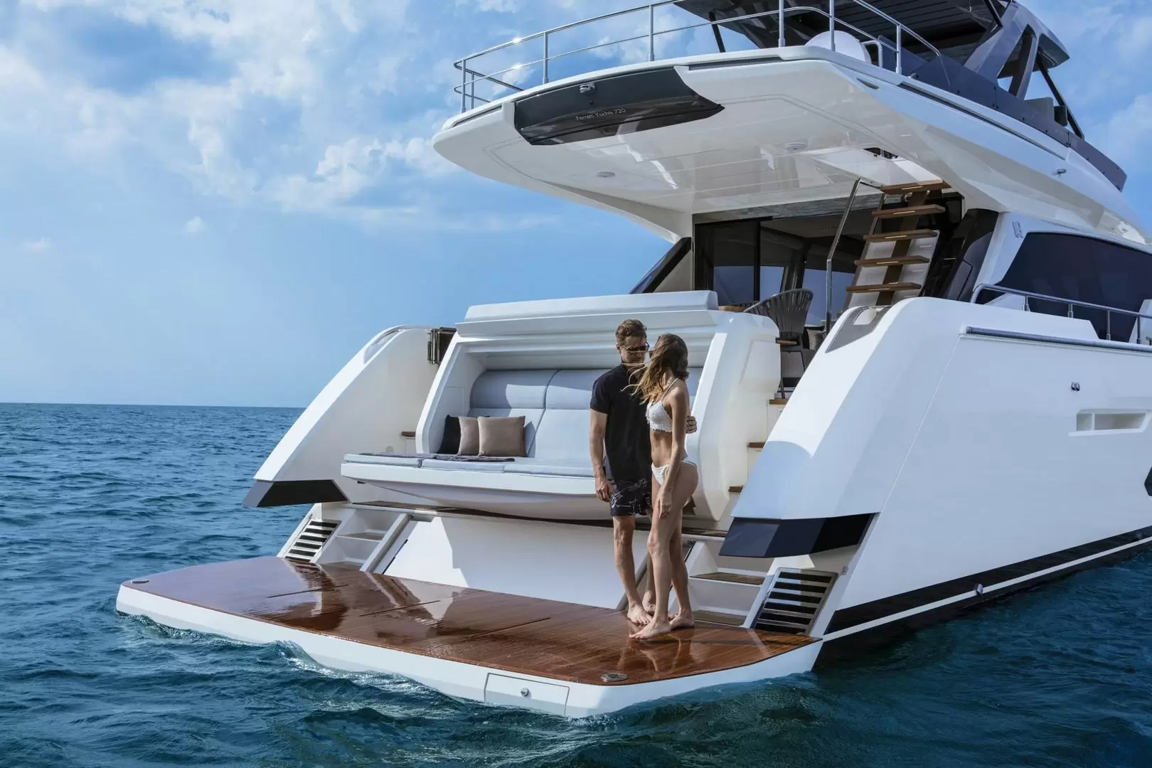 法拉帝(Ferretti)720豪华飞桥游艇