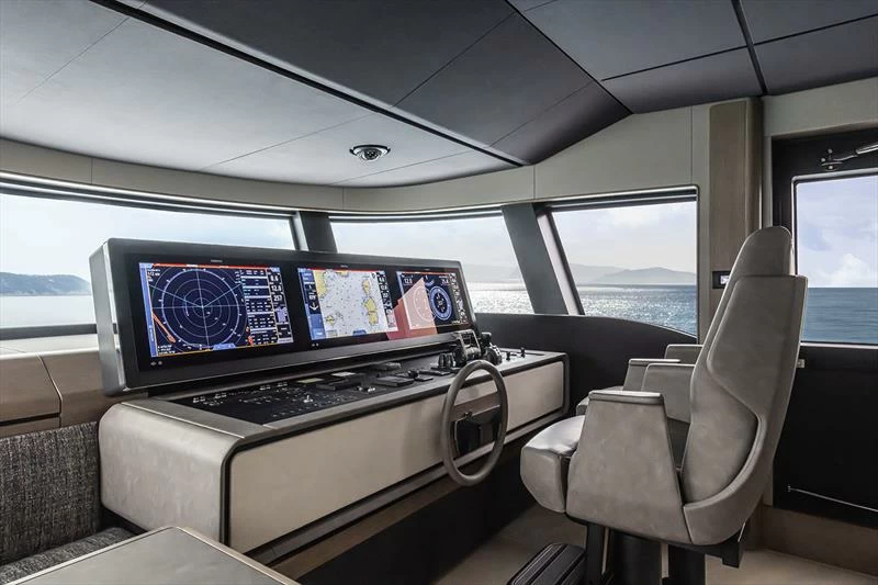 27米法拉帝(Ferretti)Infynito70大型豪华游艇驾驶区