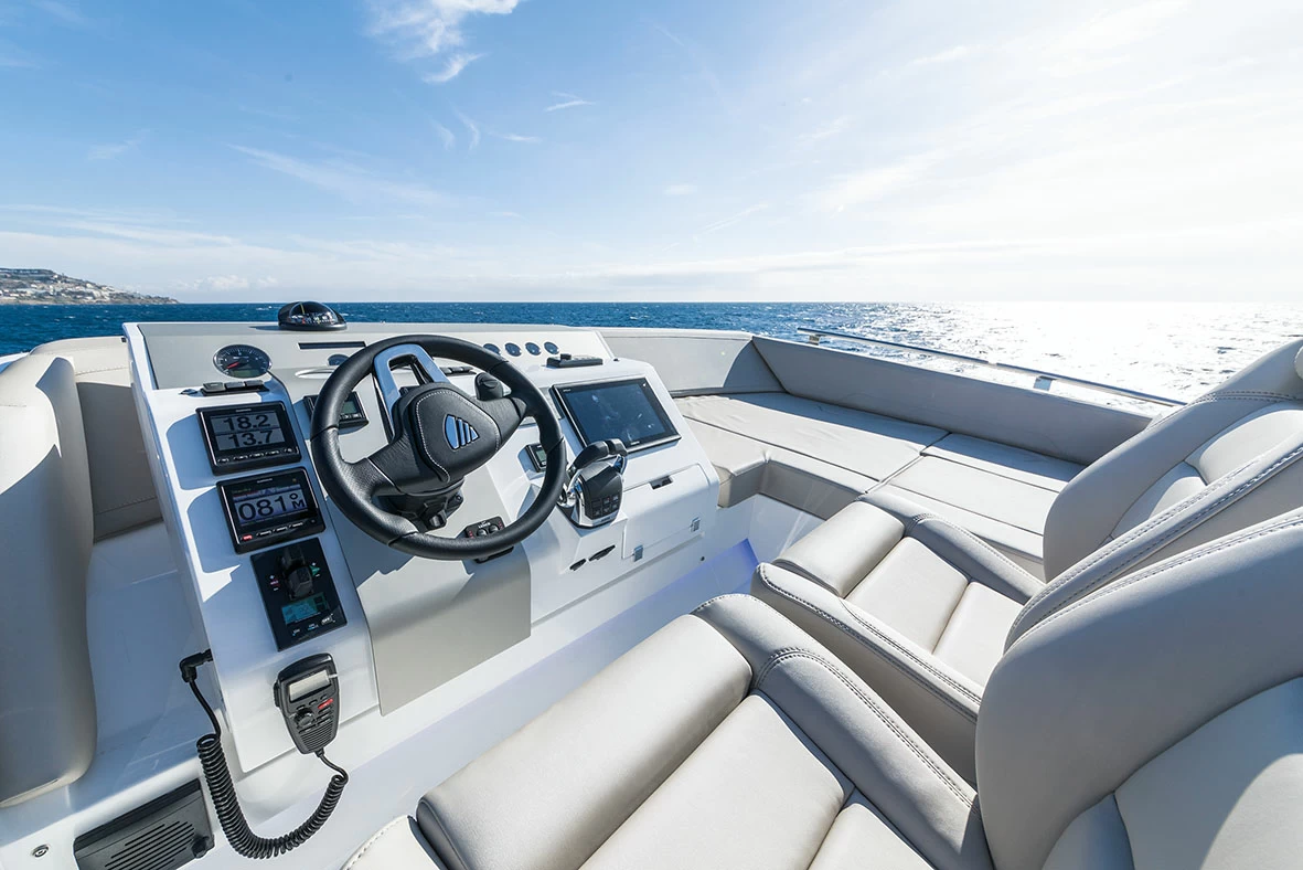 菲尔兰（Fairline）Squadron53游艇飞桥区