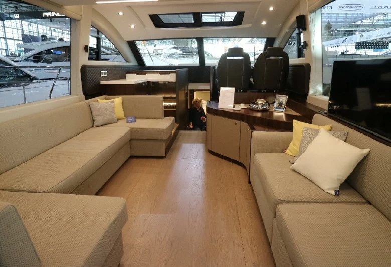 菲尔兰（Fairline）Squadron53飞桥游艇沙龙
