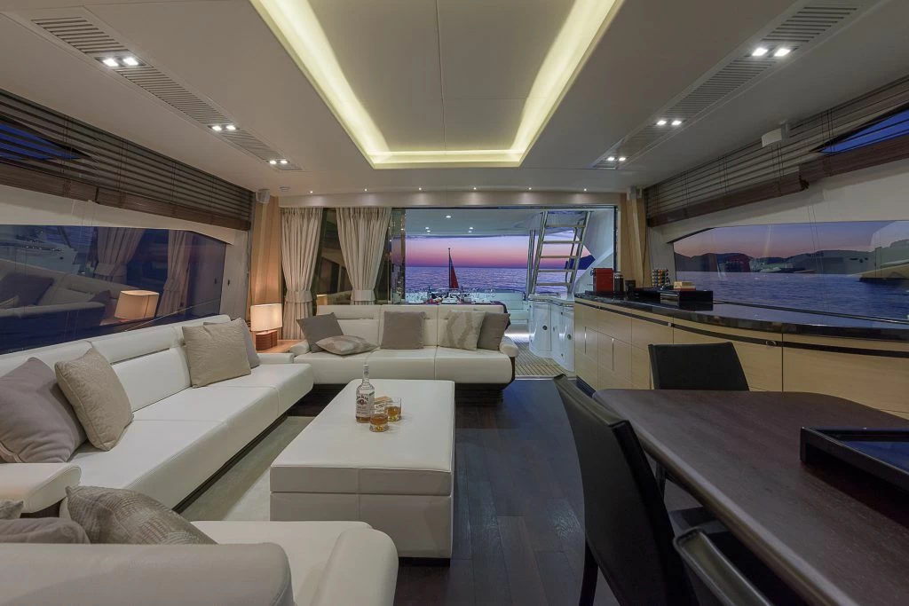 圣汐克(Sunseeker)80运动飞桥游艇沙龙