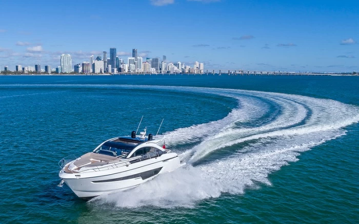菲尔兰(Fairline)Targa65GTO运动游艇