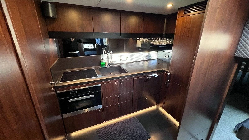 菲尔兰(Fairline)Targa65GTO运动游艇厨房