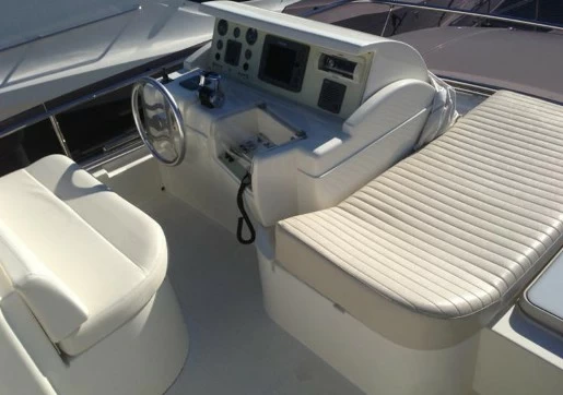 法拉帝（Ferretti）551二手飞桥游艇中控