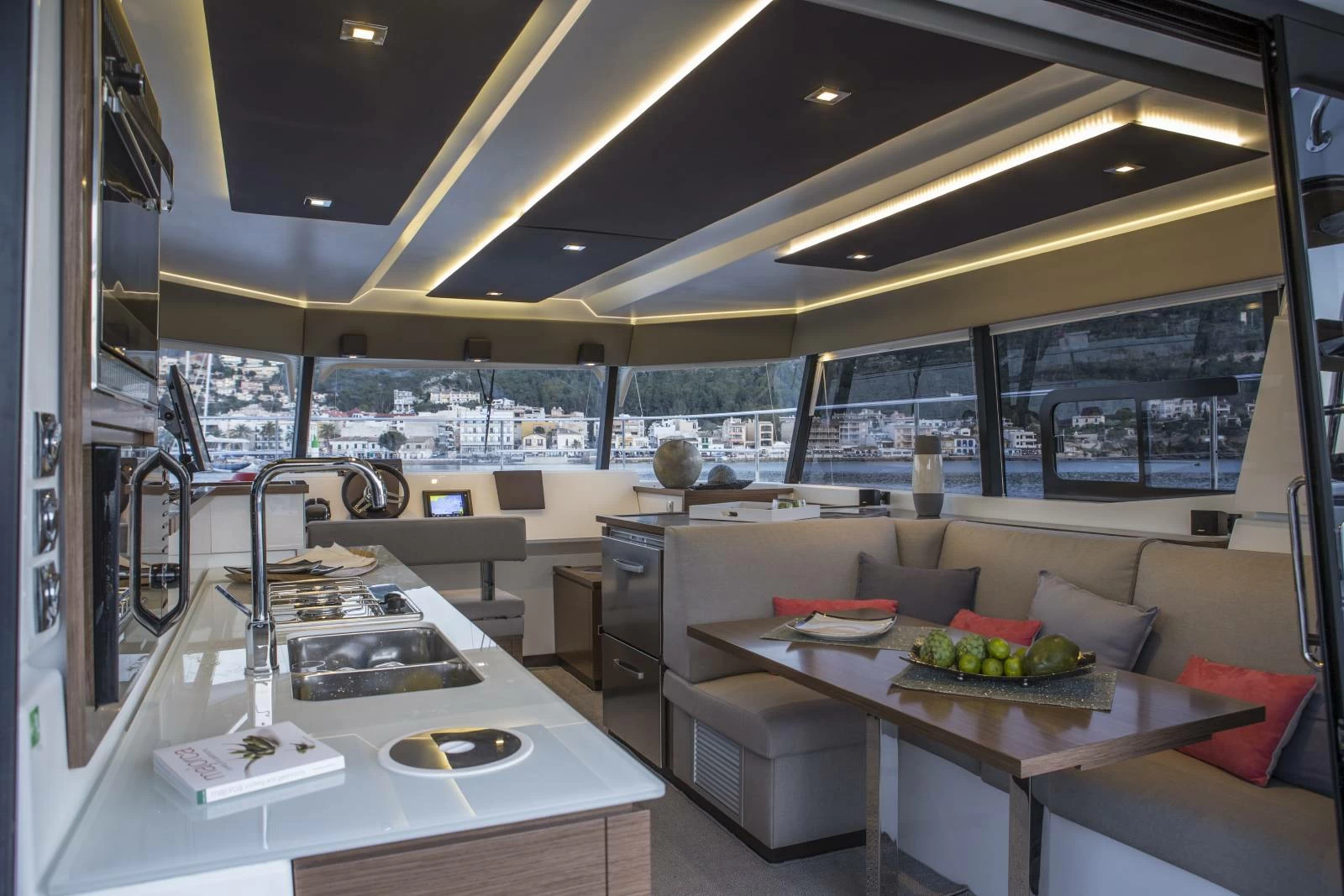 枫丹白露(Fountaine Pajot)MY37双体飞桥游艇沙龙