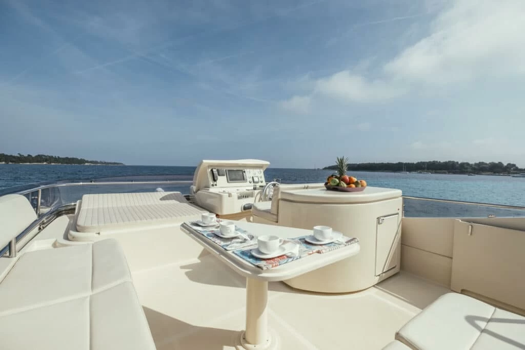 21米法拉帝(Ferretti)Altura690豪华游艇价格