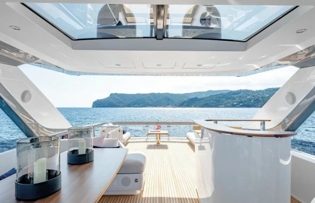 阿兹慕(Azimut)78豪华游艇飞桥