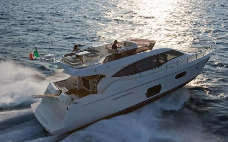 法拉帝(Ferretti)570私人飞桥游艇