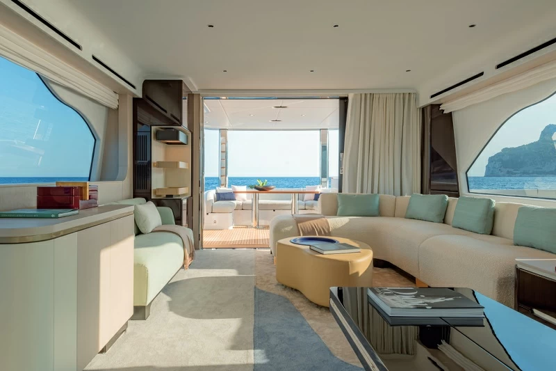 阿兹慕(Azimut)78豪华飞桥游艇沙龙