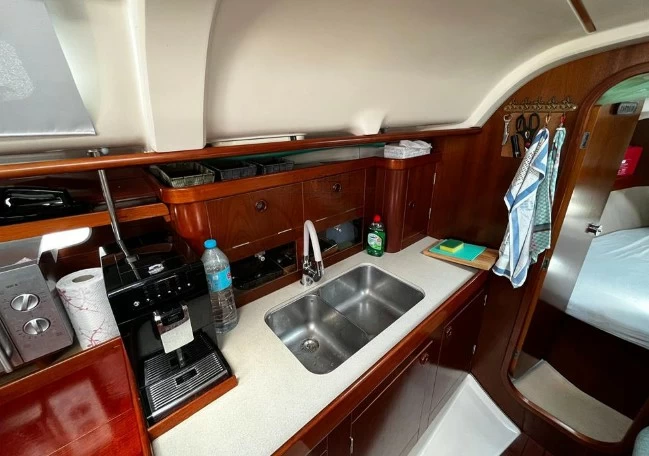 博纳多（Beneteau）遨享仕351二手帆船厨房