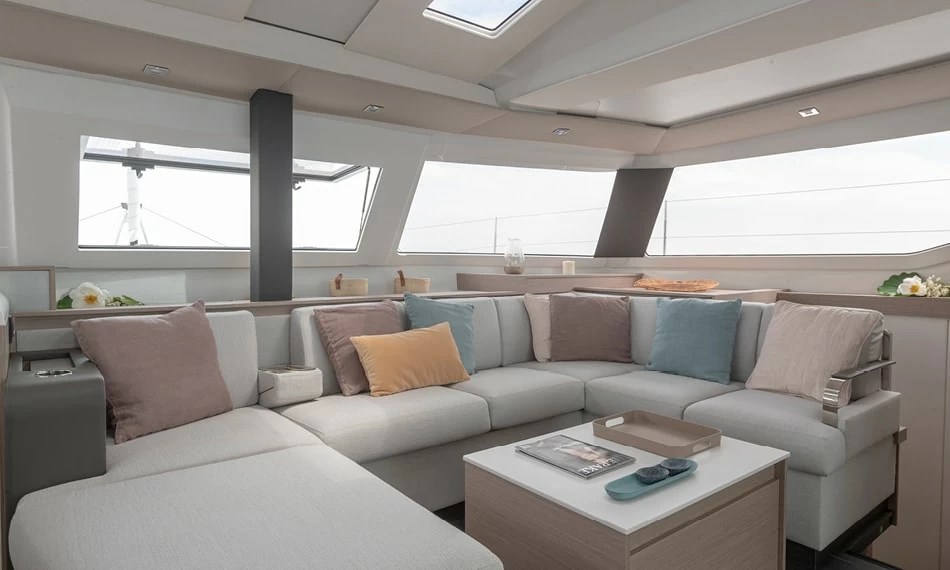 13米枫丹白露(Fountaine Pajot)Elba45双体帆船沙龙区