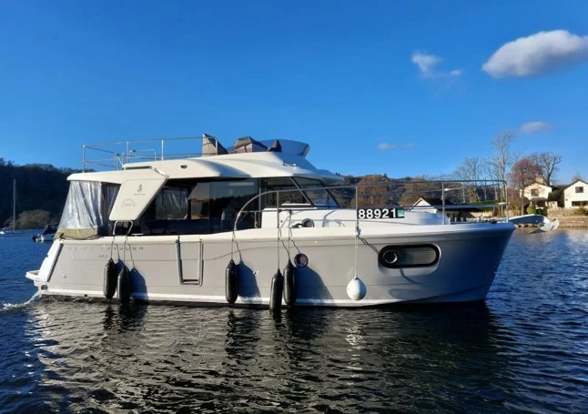 10米博纳多(Beneteau)思乐30私人游艇二手价格20万英镑