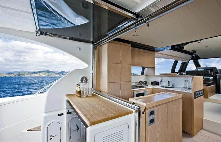 法拉帝(Ferretti)570私人飞桥游艇厨房