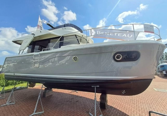 博纳多（Beneteau）思乐35二手游艇