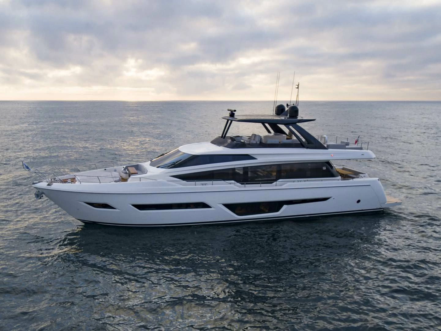 24米法拉帝(Ferretti)780私人飞桥游艇价格3800万元