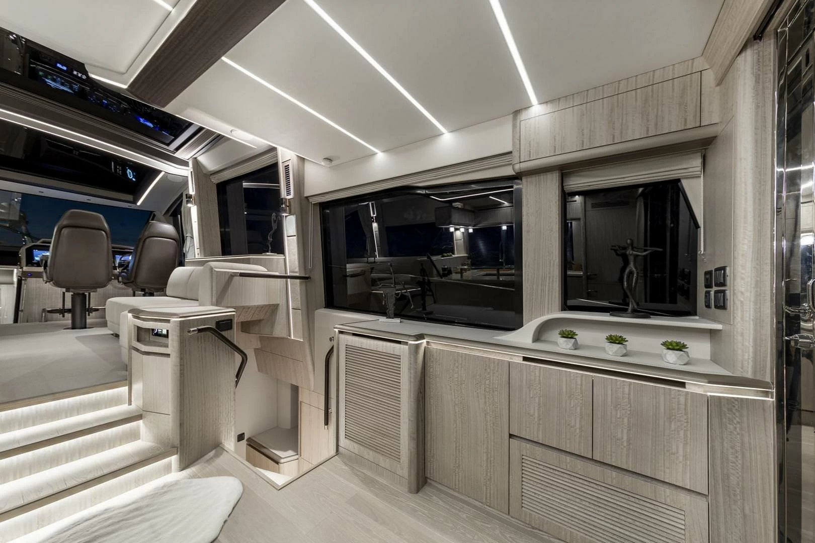卡帝尔(Galeon)700Skydeck豪华游艇