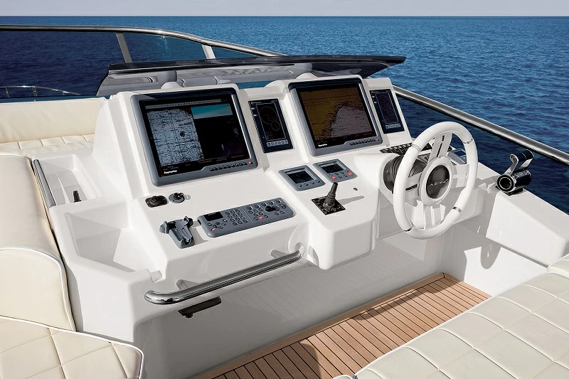 阿兹慕(Azimut)70游艇飞桥中控