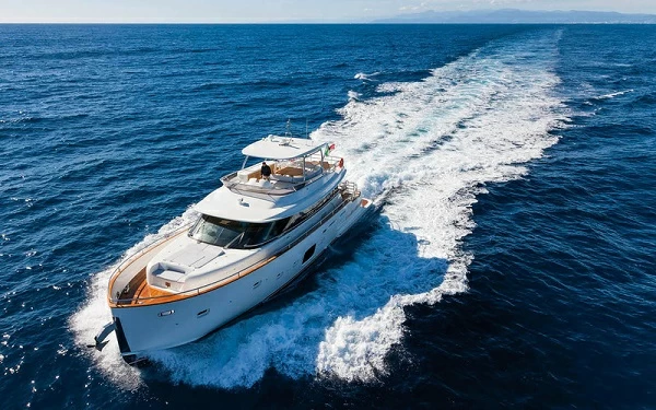 阿兹慕(Azimut)Magellano76豪华飞桥游艇
