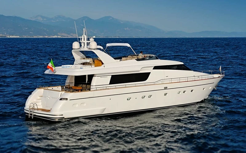 25米圣劳伦佐（Sanlorenzo）SL82飞桥游艇价格2500万元