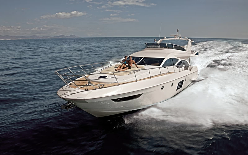 阿兹慕(Azimut)70飞桥游艇