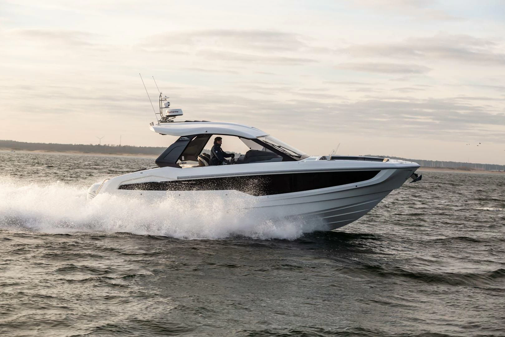 卡帝尔（Galeon）325GTO游艇