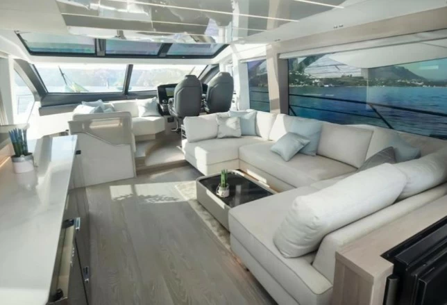 23米圣汐克(Sunseeker)Predator75二手豪华游艇沙龙区
