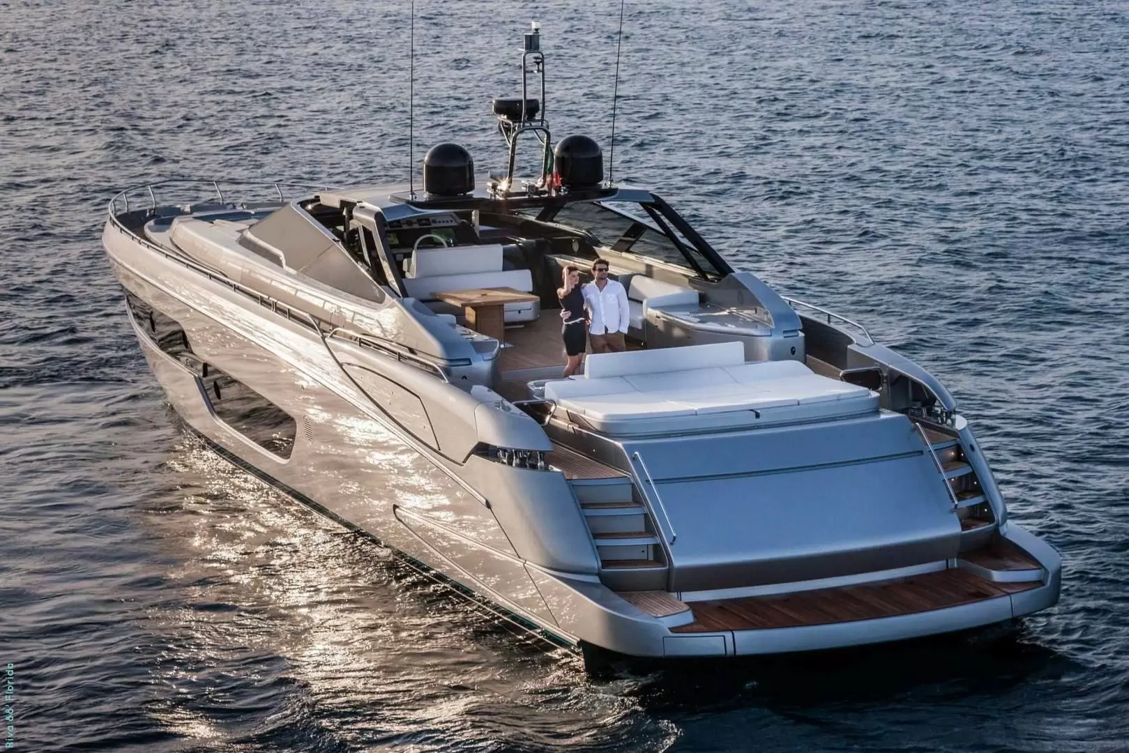 26米丽娃（Riva）88Florida运动游艇6600万元