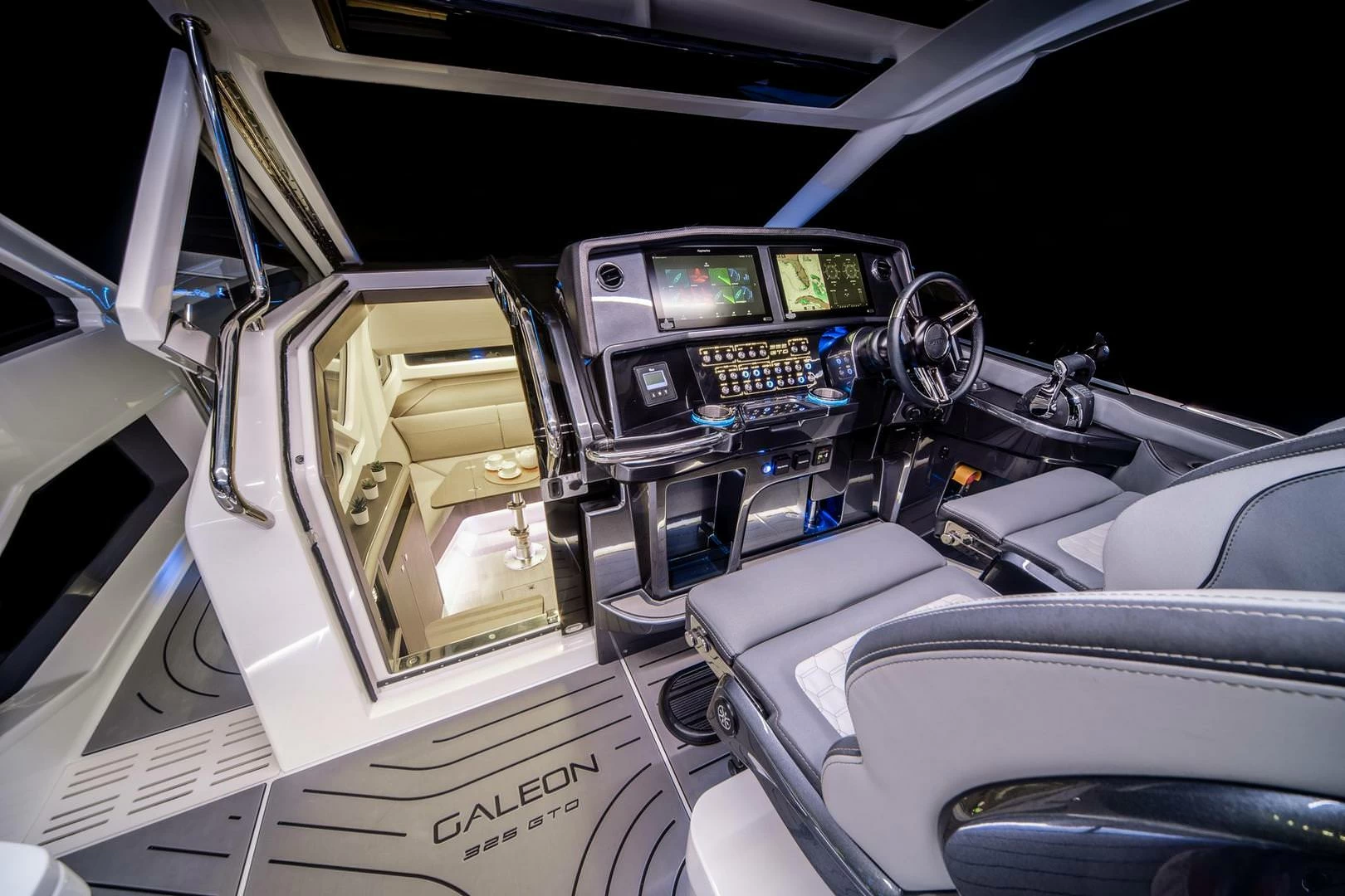 卡帝尔(Galeon)325GTO游中控