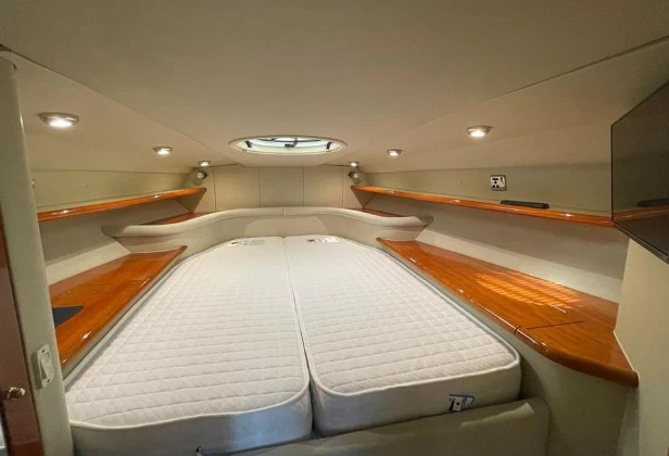 15米圣汐克(Sunseeker)Superhawk48二手运动游艇客舱