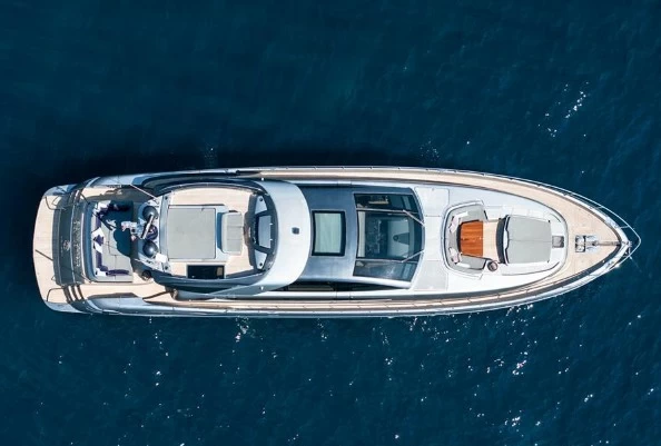 丽娃(Riva)86Domino运动飞桥游艇