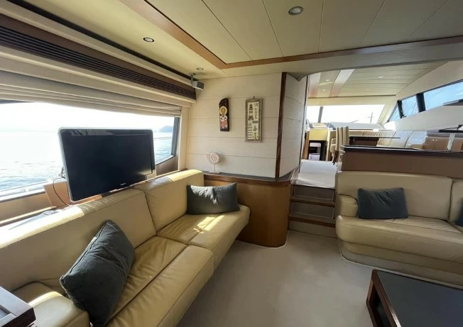 21米法拉帝(Ferretti)681二手游艇沙龙区