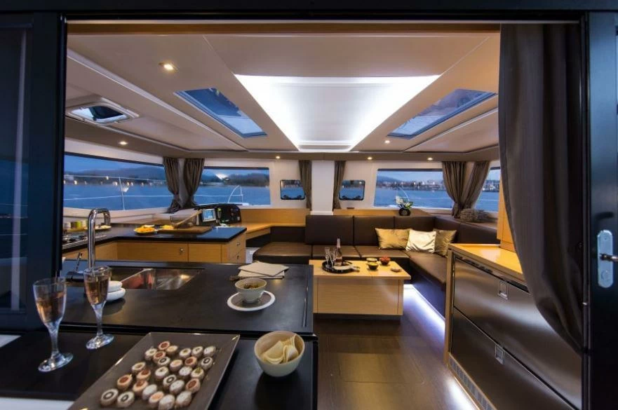 枫丹白露(Fountaine Pajot)Helia44双体帆船