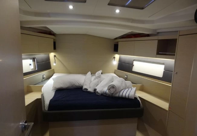 博纳多(Beneteau)遨享仕46.1二手帆船卧室