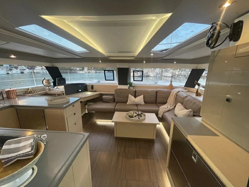 枫丹白露(Fountaine Pajot)Helia44双体帆船