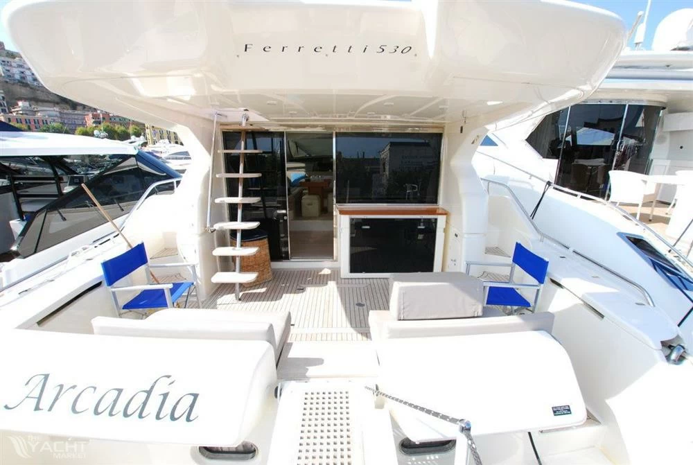 法拉帝(Ferretti)530飞桥游艇
