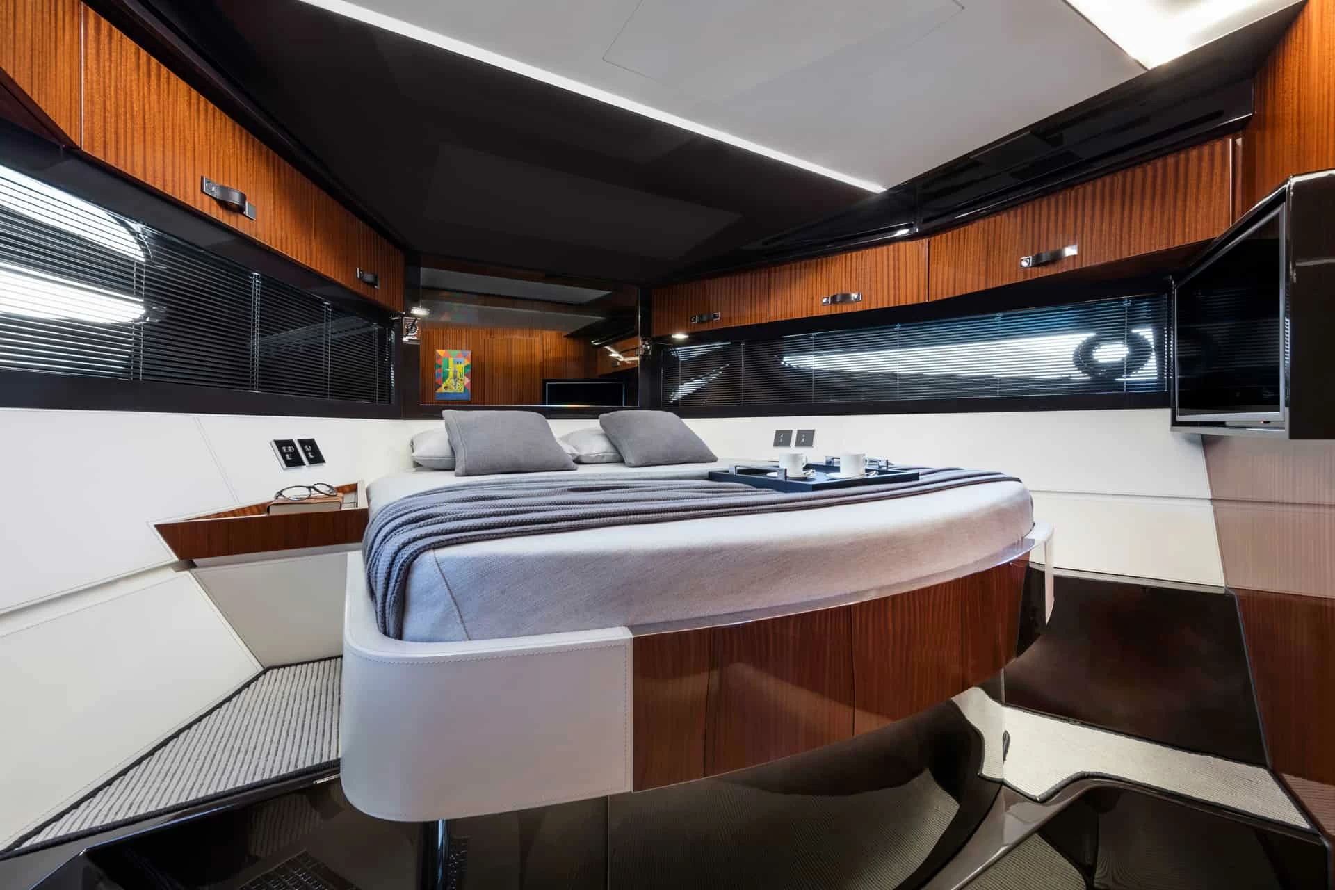 丽娃(Riva)SportRiva56运动游艇卧室