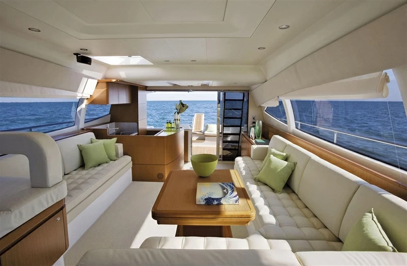 法拉帝(Ferretti)530飞桥游艇沙龙