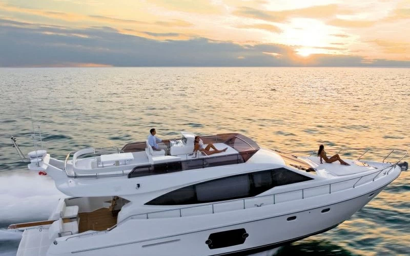 法拉帝(Ferretti)530飞桥游艇