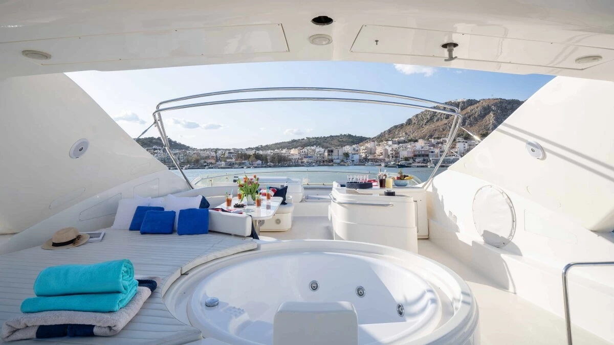 法拉帝(Ferretti)880飞桥游艇