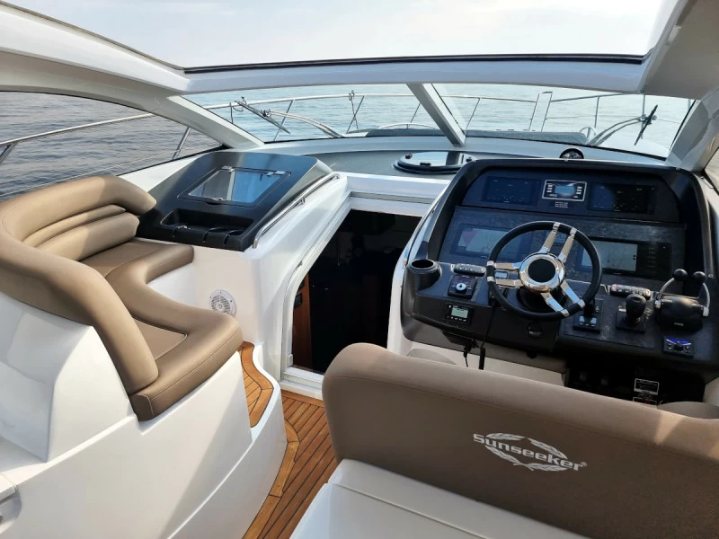圣汐克(Sunseeker)Portofino47运动游艇中控