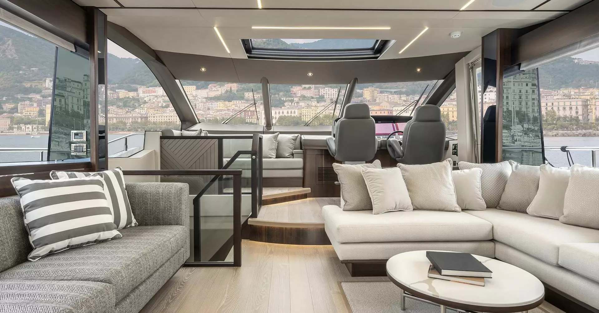 圣汐克(Sunseeker)76豪华飞桥游艇沙龙