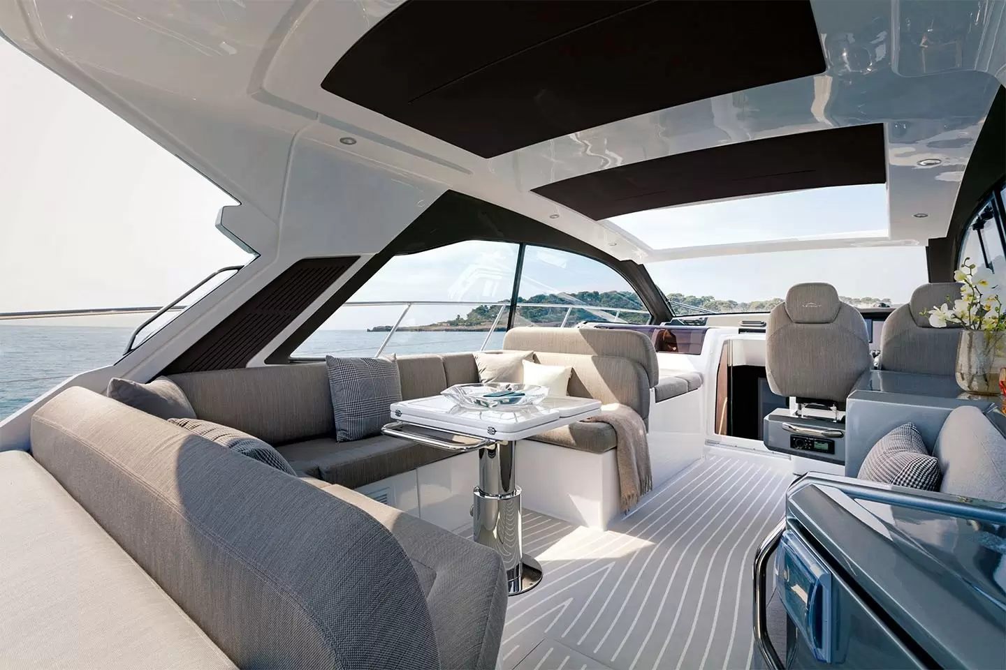 16米阿兹慕(Azimut)Atlantis51豪华运动游艇驾驶舱