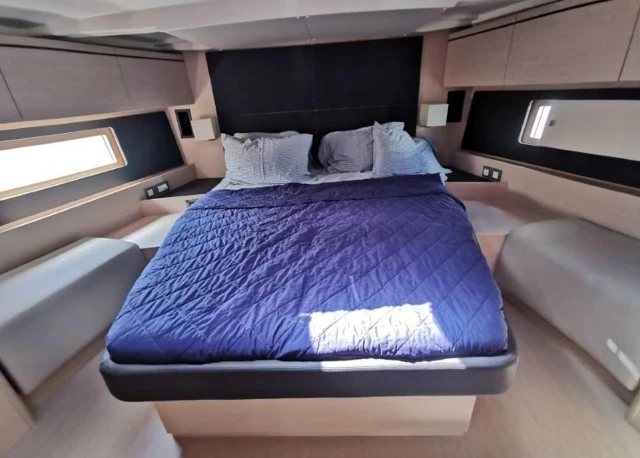 博纳多(Beneteau)遨享仕51.1二手帆船卧室