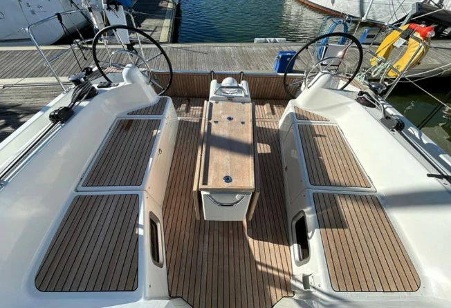 12米亚诺(Jeanneau)SunOdyssey410二手帆船价格