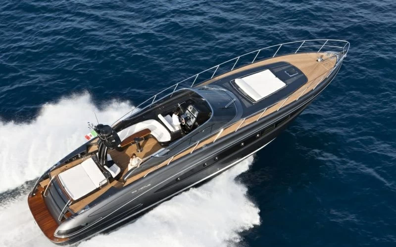 丽娃(Riva)63Virtus运动游艇