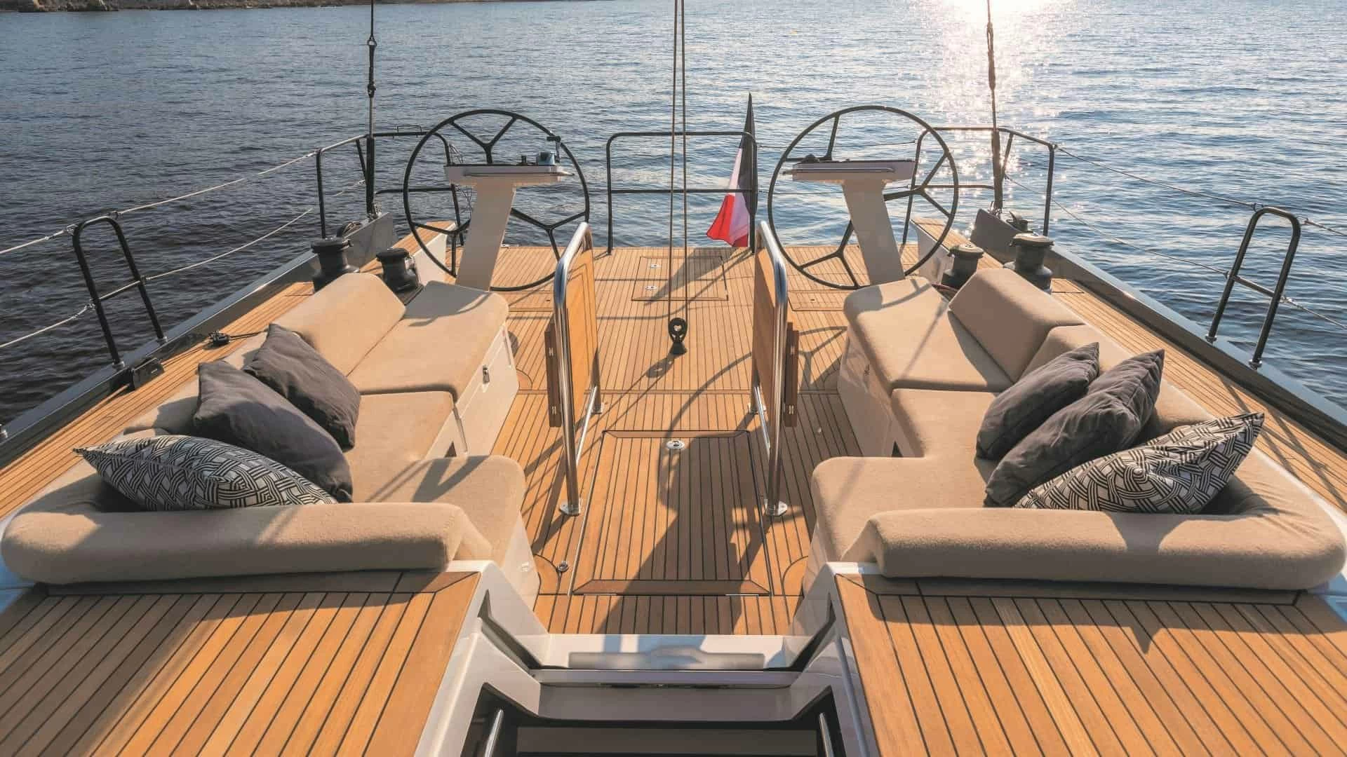 博纳多(Beneteau)锋仕53巡航单体帆船